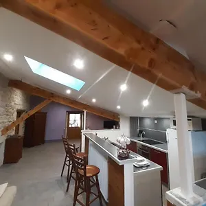 https://gites-les-maisons-rouges.hotels-rhonealpes.com