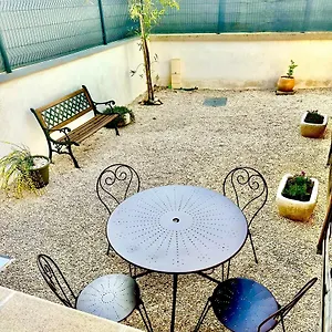 Appartement T2 Avec Terrasse Et Cour, Cavaillon
